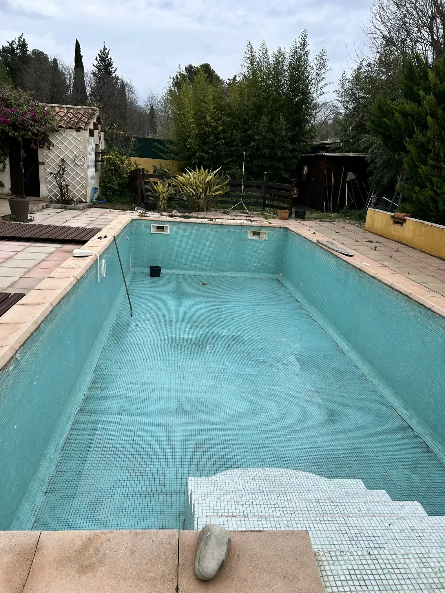 Vue d'ensemble du bassin avant rénovation, STAFF Piscines