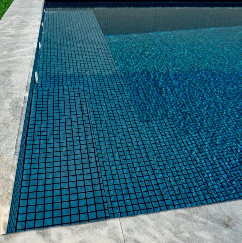 Mise en place d'un revêtement PVC armé 3D Matrix Haogenplast sur piscine en rénovation — STAFF Piscines
